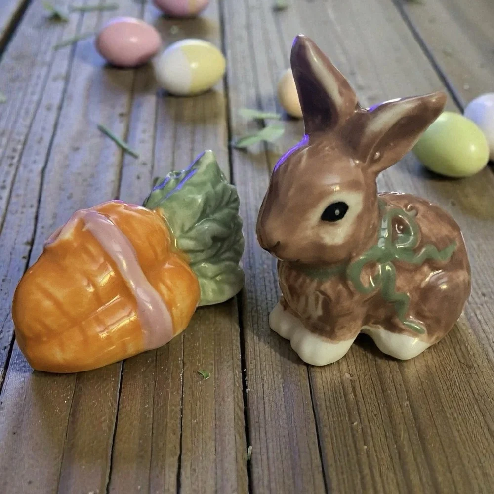 Cracker Barrel Salt And Pepper Shakers Brown Bunny, And Carrots New